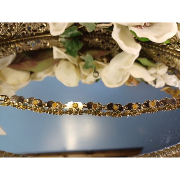 Vintage Elephant Bracelet Healing Magnetic Green Stones Beautiful Goldentone Fun - Picture 6 of 7